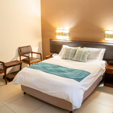Elgro Hotel Potchefstroom Bagian luar foto