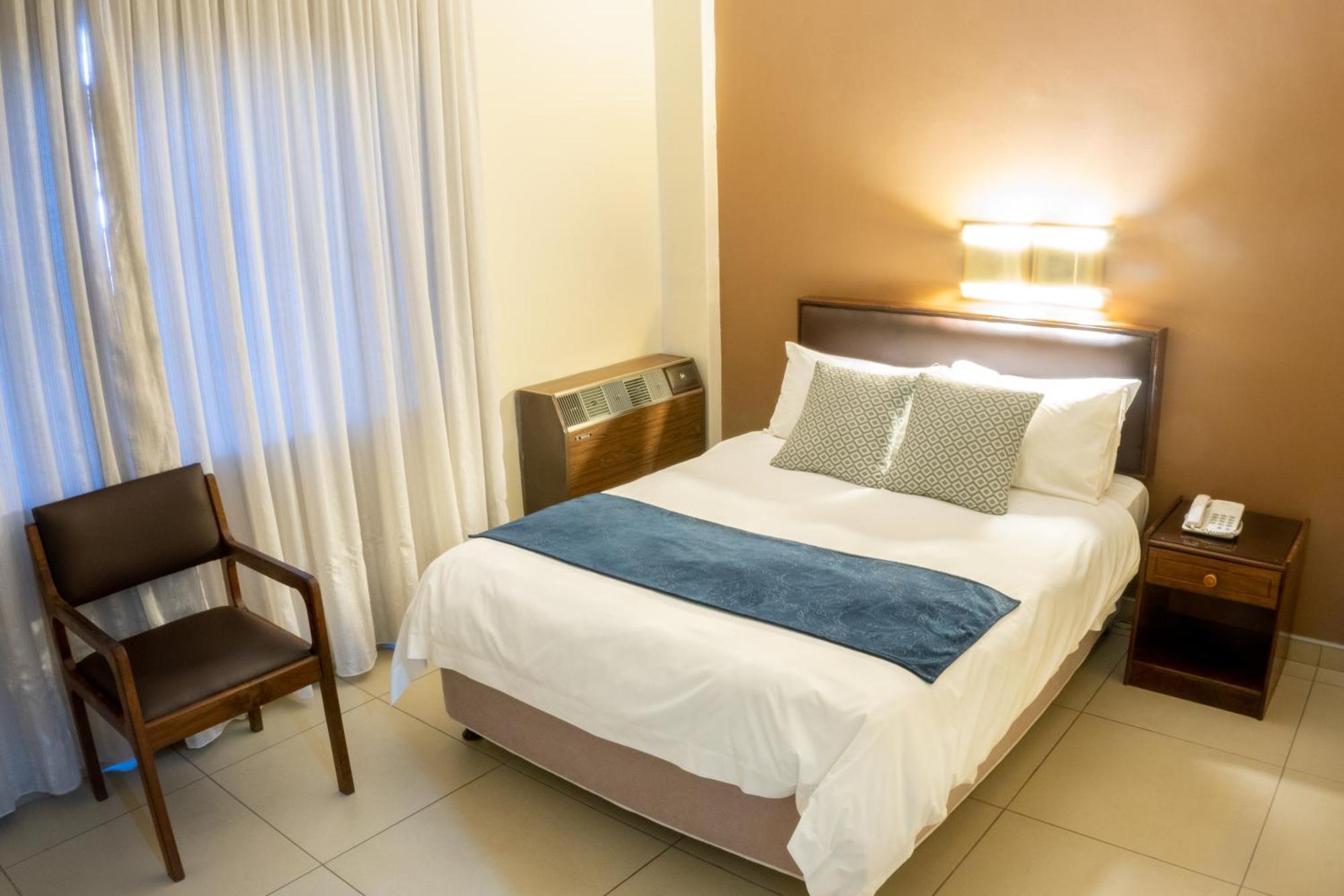 Elgro Hotel Potchefstroom Bagian luar foto