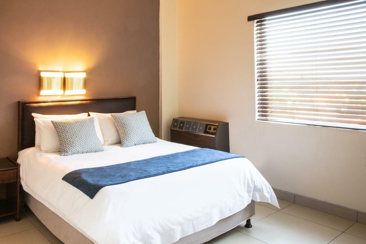 Elgro Hotel Potchefstroom Bagian luar foto