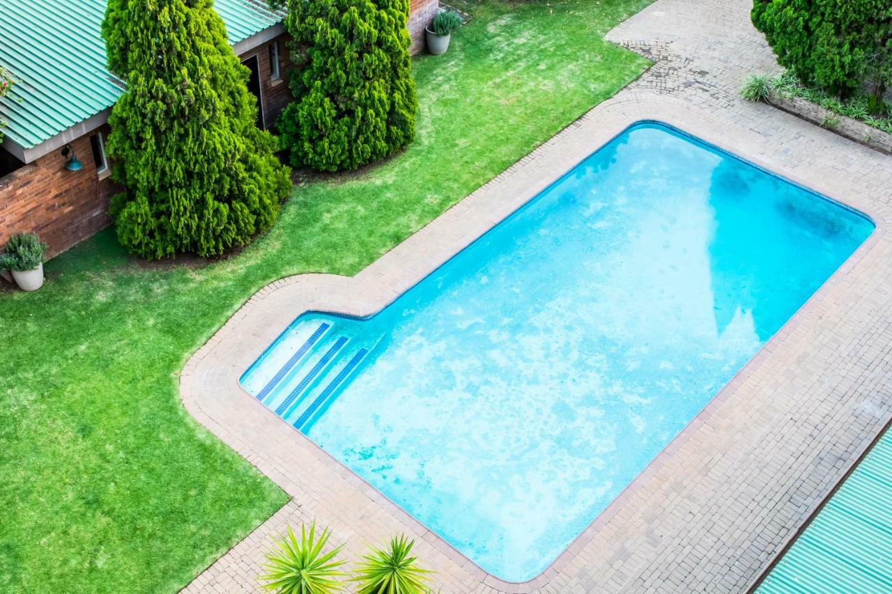 Elgro Hotel Potchefstroom Bagian luar foto