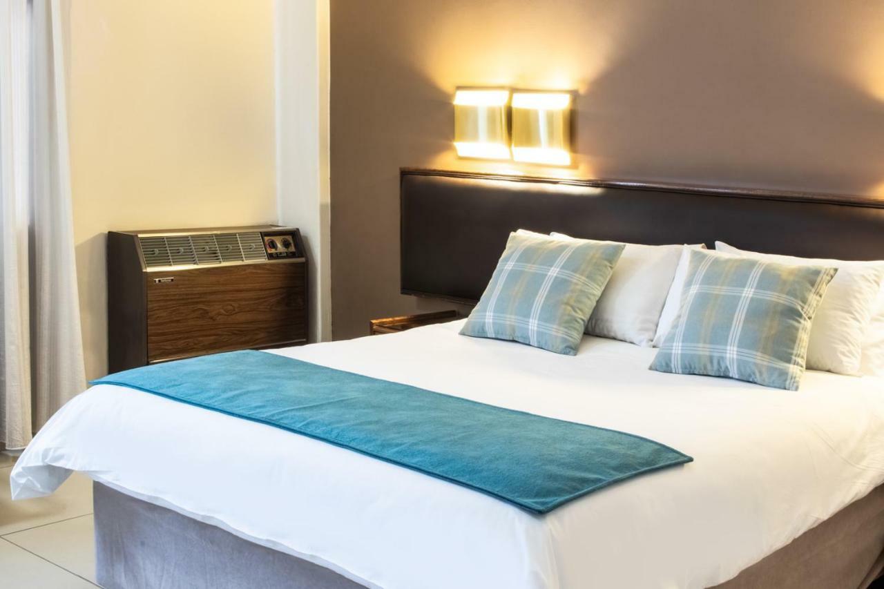 Elgro Hotel Potchefstroom Bagian luar foto