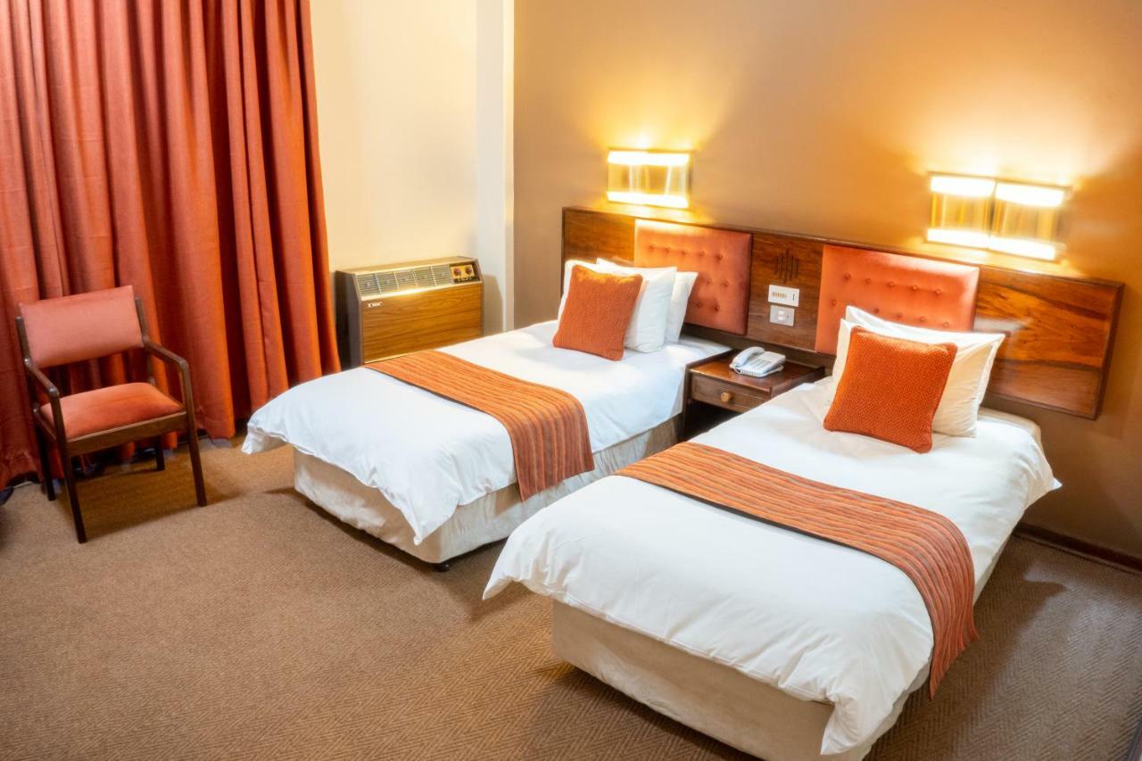 Elgro Hotel Potchefstroom Bagian luar foto