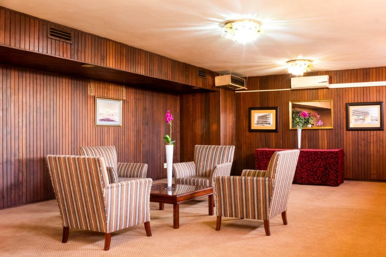 Elgro Hotel Potchefstroom Bagian luar foto