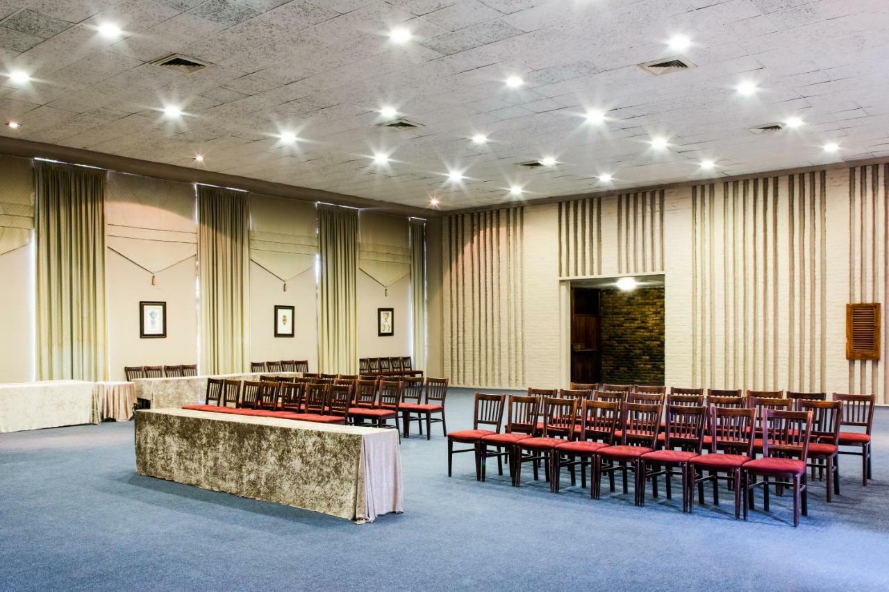 Elgro Hotel Potchefstroom Bagian luar foto